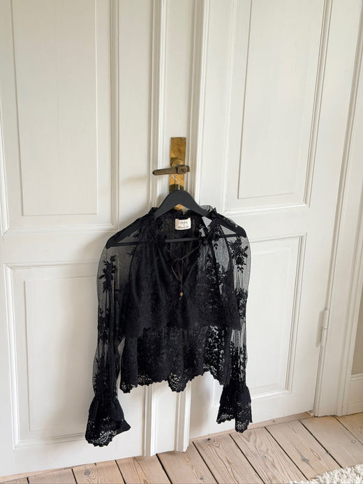 Molly&My X Melanie Due - Rikke V Lace Blouse 167319 - 100 - Black Bluser 