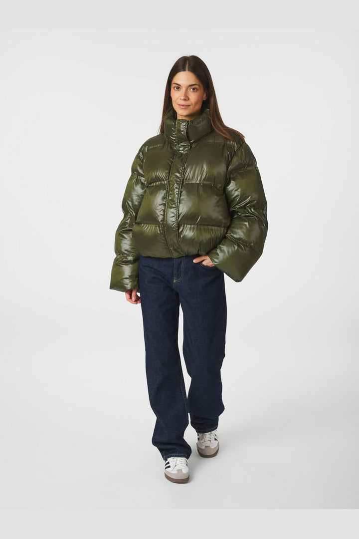 Neo Noir - Rhea Shiny Puffer Jacket 165094 - 605 - Olive