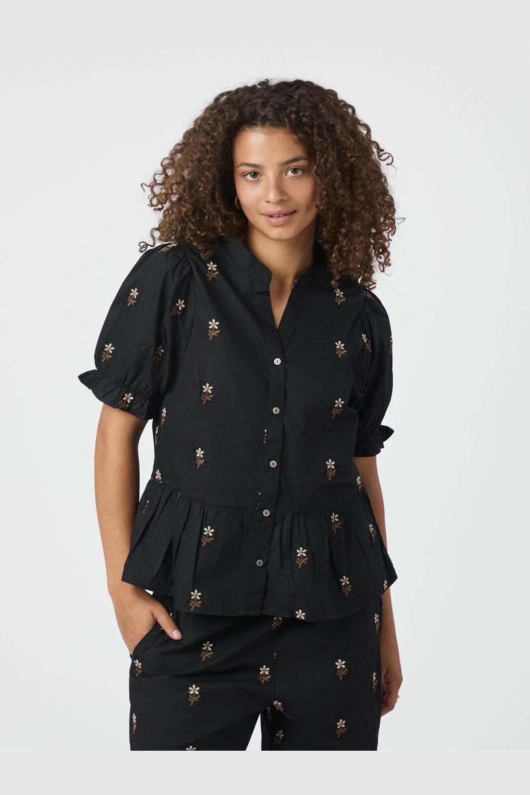 Neo Noir - Savy Flower Emb Blouse 166791 - 100 - Black