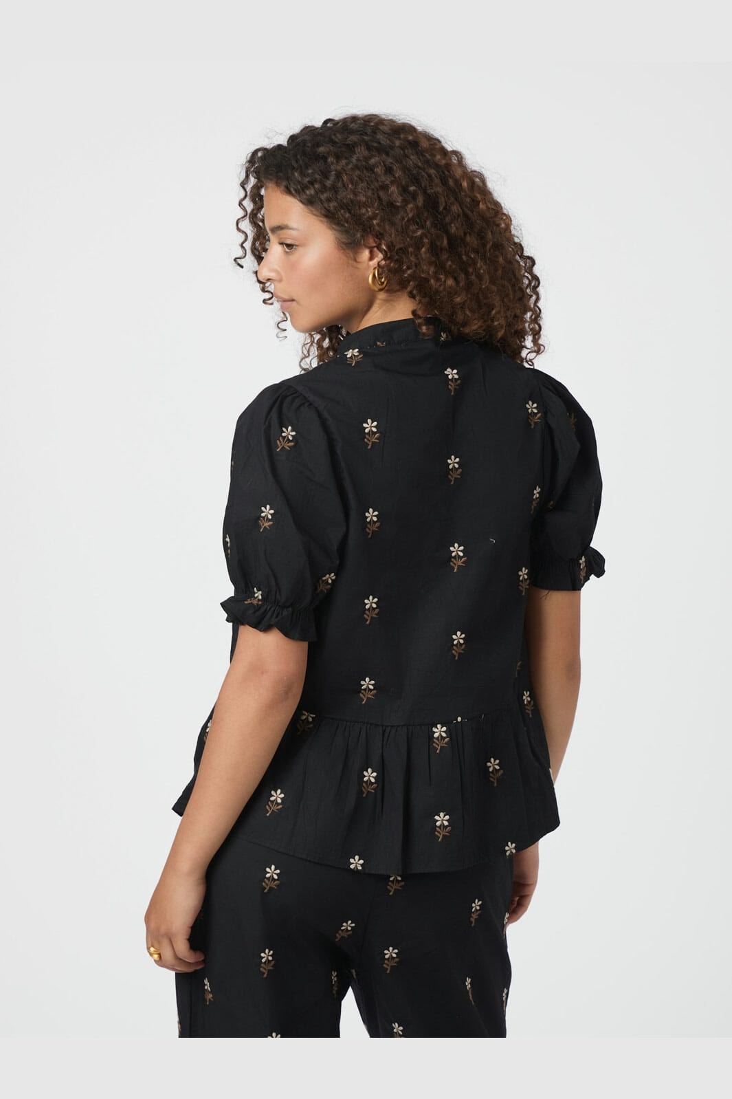 Neo Noir - Savy Flower Emb Blouse 166791 - 100 - Black