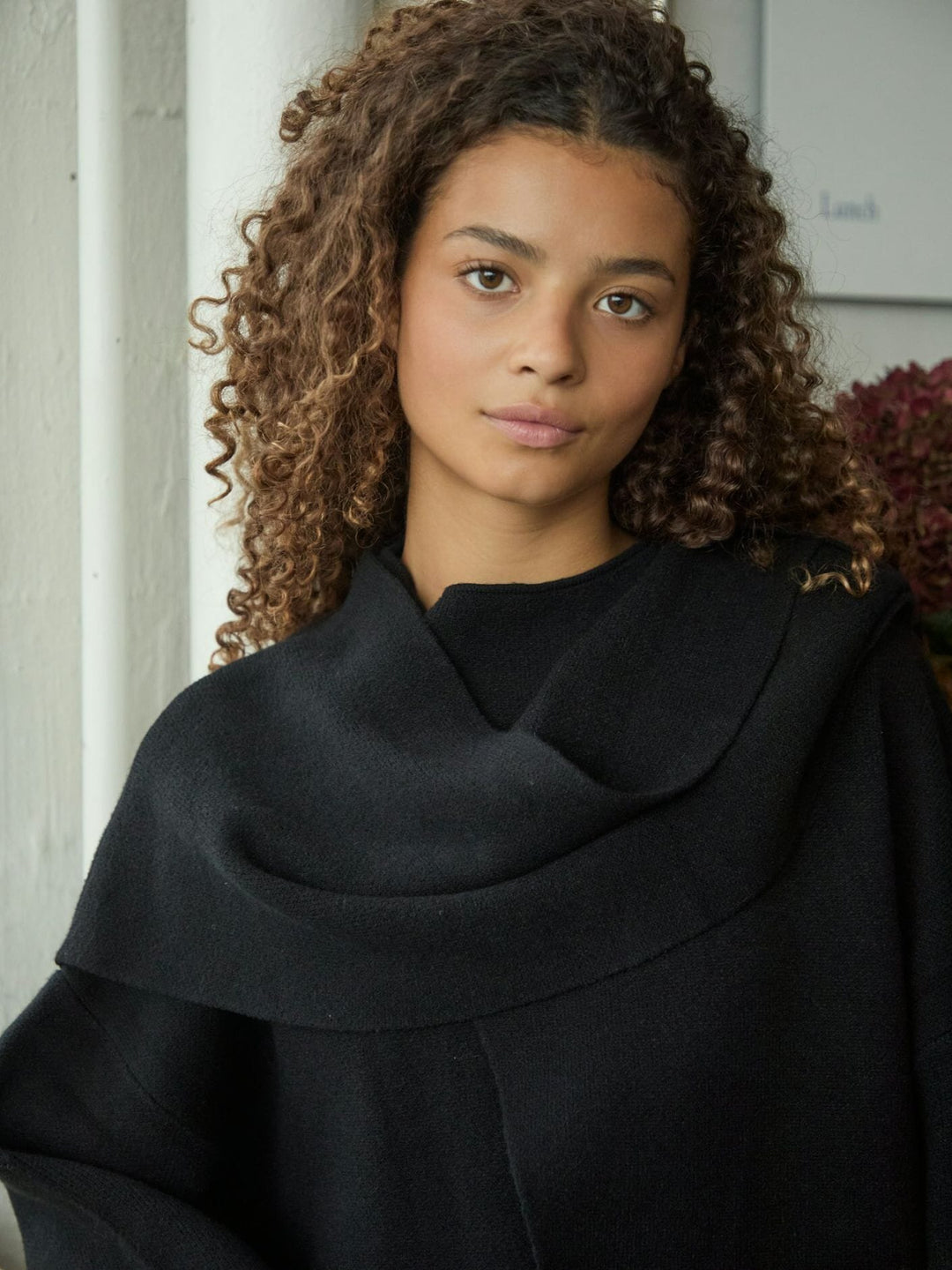 Neo Noir - Wals Knit Scarf Blouse 166203 - 100 - Black Strikbluser 