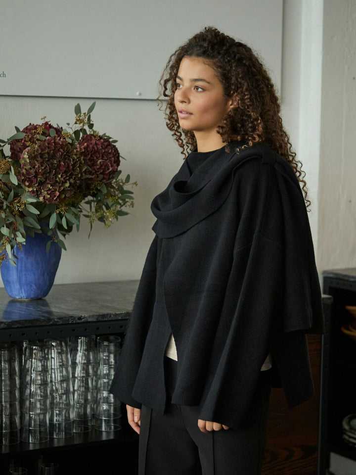 Neo Noir - Wals Knit Scarf Blouse 166203 - 100 - Black Strikbluser 