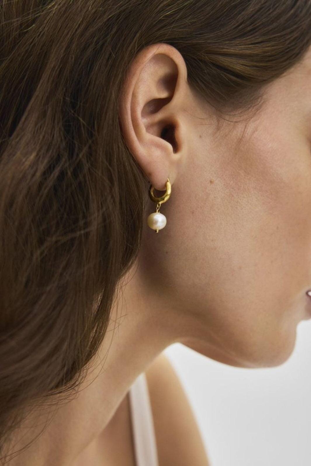 Pernille Corydon - Pearl Blossom Earrings e-511-gp - Gold Øreringe 