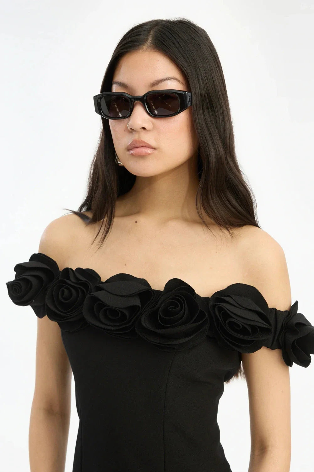 Rotate - 3. Squared-angled Frame 1164023102 - 3102 Chimi X Black Solbriller 