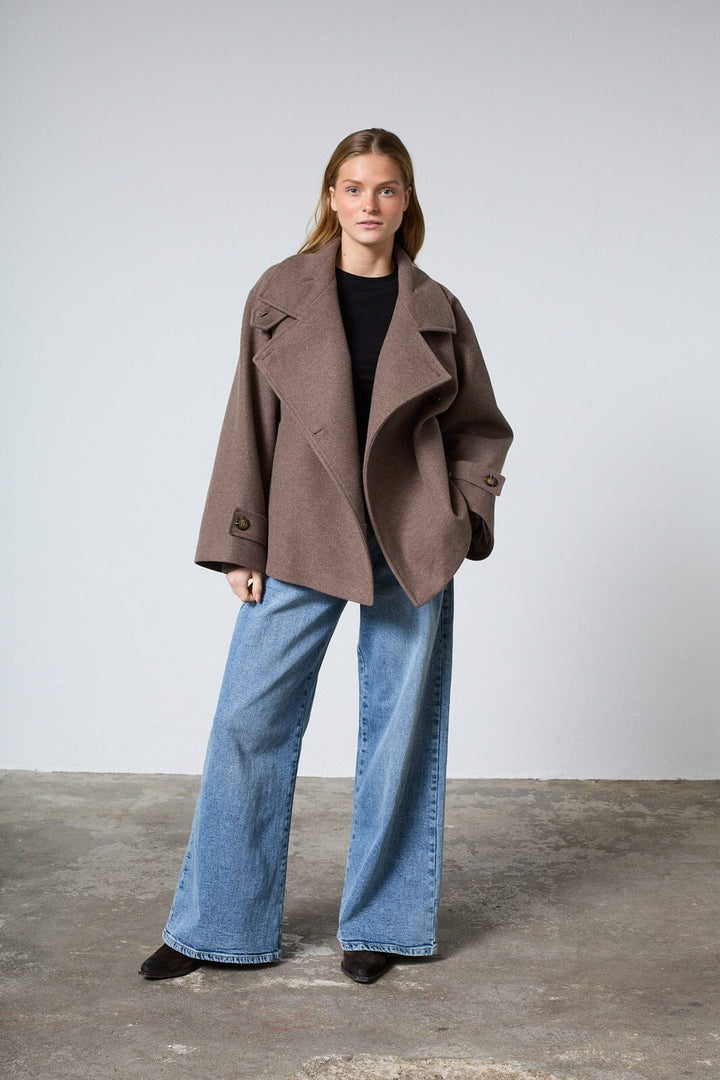 Sisters Point - Dar-Short2 19679 - 216 - Mocca Mel.