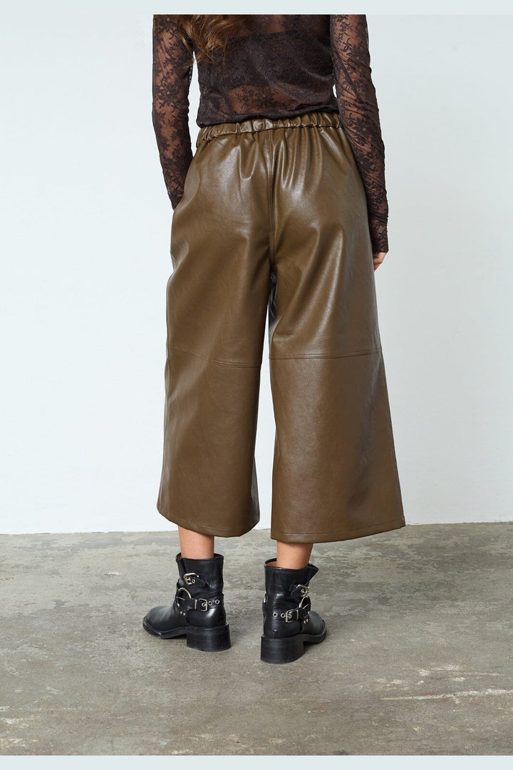 Sisters Point - Emme-Pa 19497 - 200 - Brown