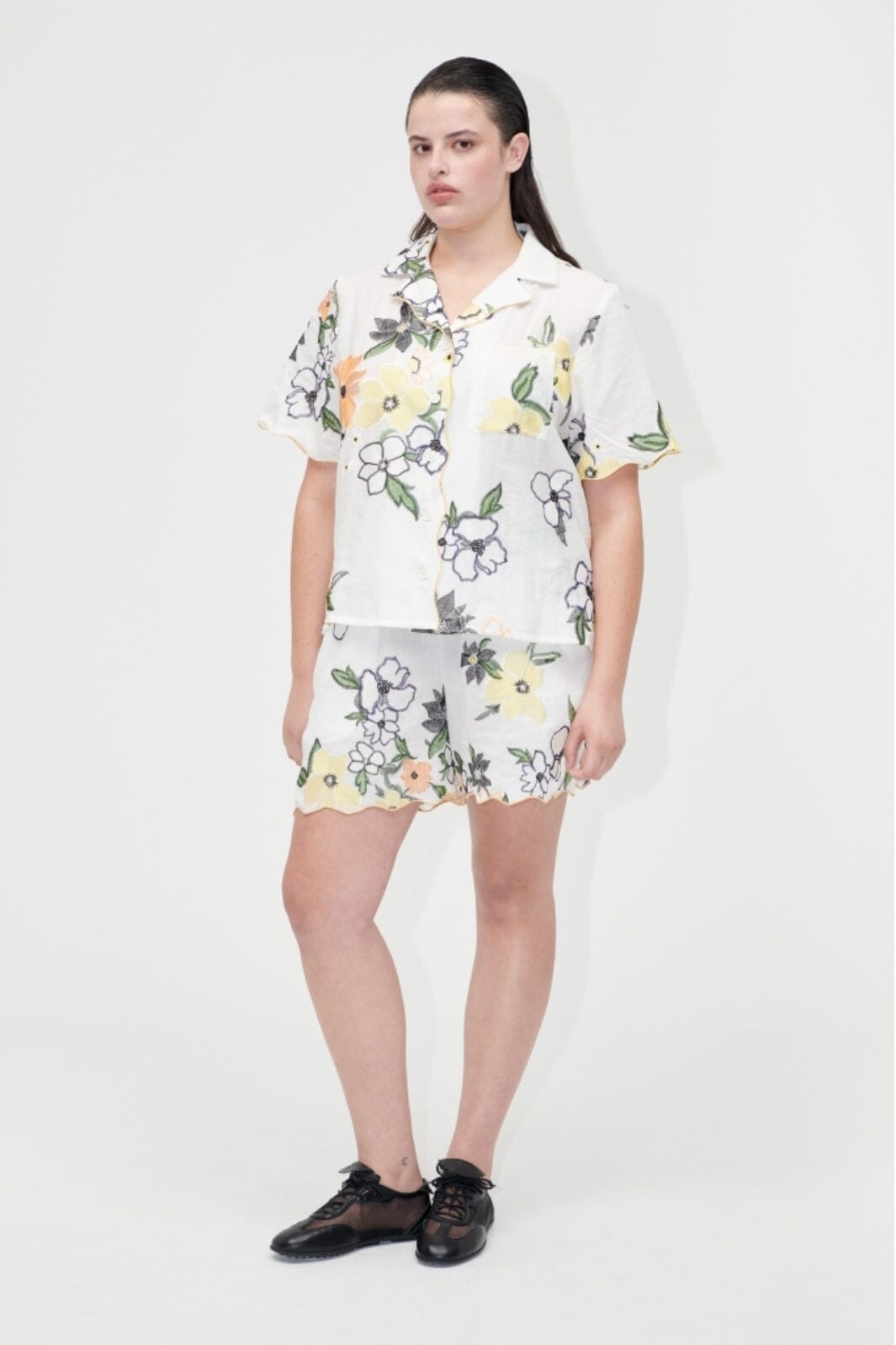 Stine Goya - 2133 Tencel, Scalloped Elasticated Waistband Shortssg-pf25-p071-2133 - Wild Flowers Embroidery
